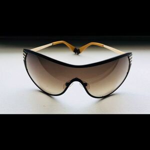 FENDI OVERSIZED SUNGLASSES